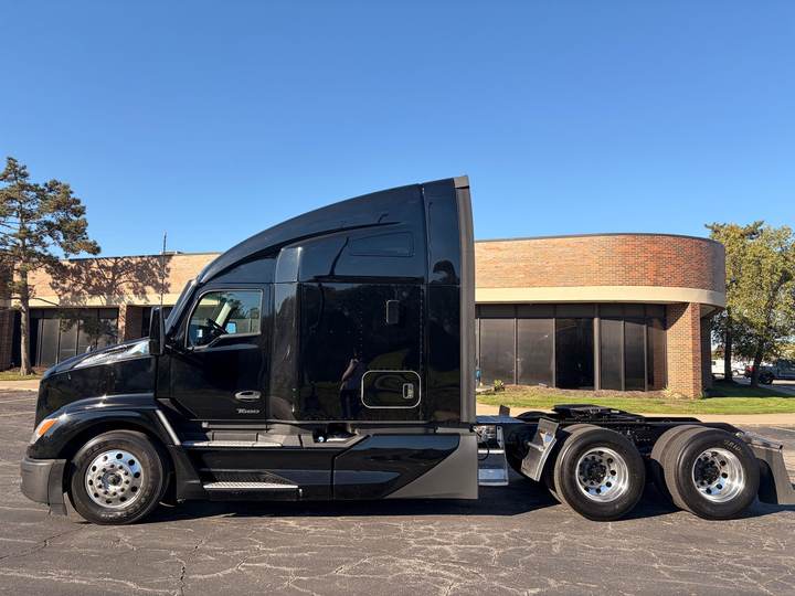 2023 Kenworth T680 76" Raised Roof Sleeper, exterior photo 6