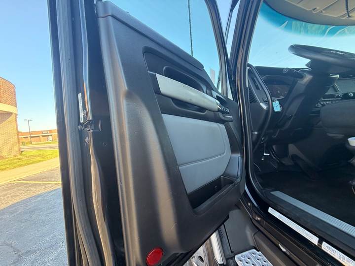 2023 Kenworth T680 76" Raised Roof Sleeper, interior photo 7