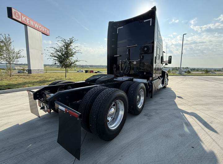 2023 Kenworth T680 76" Raised Roof Sleeper, exterior photo 3