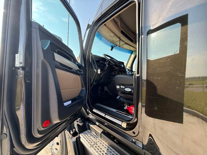 2023 Kenworth T680 76" Raised Roof Sleeper, interior photo 7