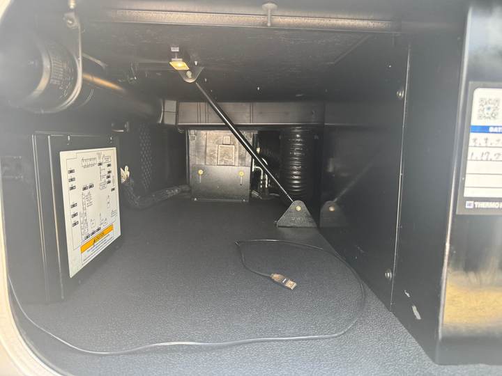 2023 Kenworth T680 76" Raised Roof Sleeper, interior photo 4