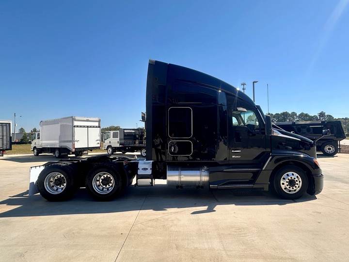 2023 Kenworth T680 76" Raised Roof Sleeper, exterior photo 4
