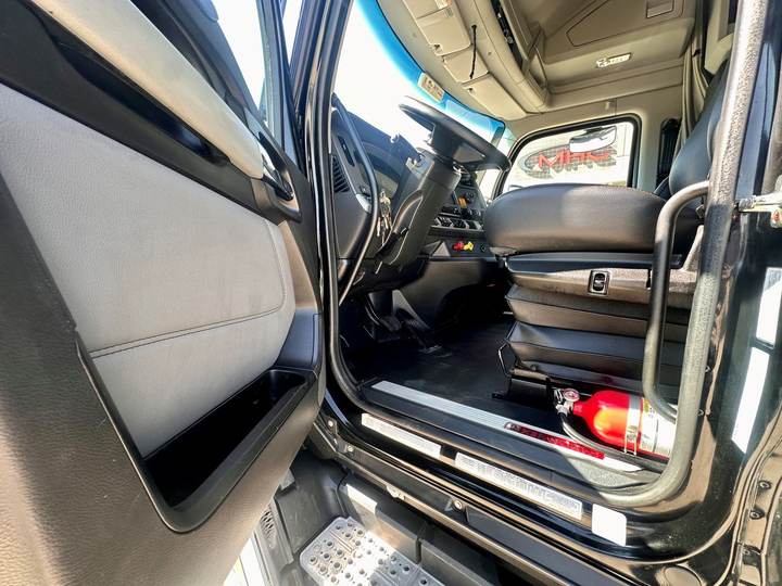 2023 Kenworth T680 76" Raised Roof Sleeper, interior photo 7