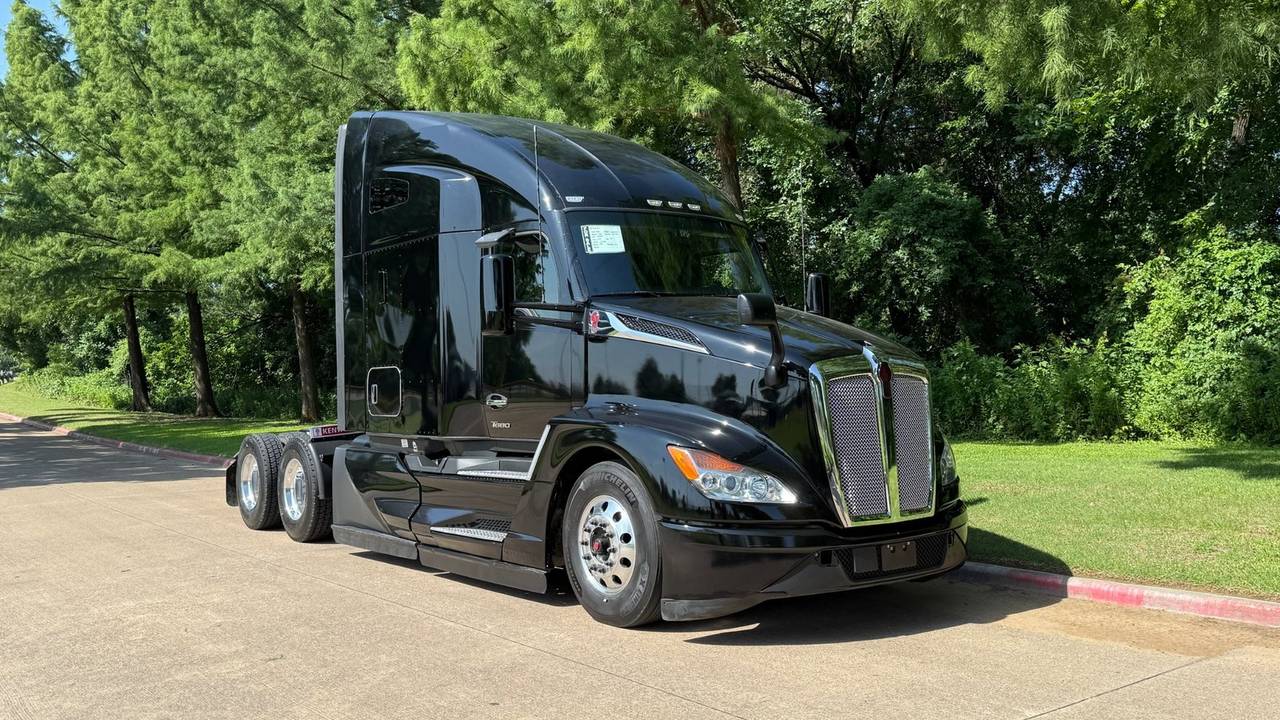 2023 Kenworth T680 76" Raised Roof Sleeper, exterior photo 1