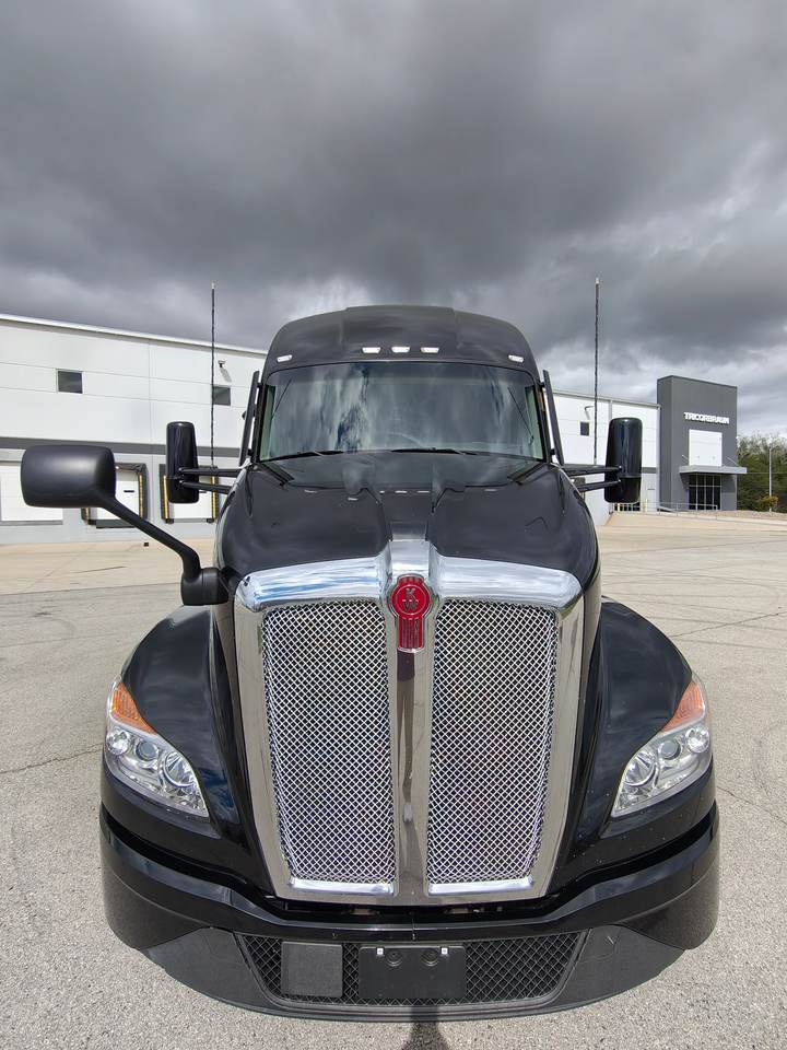 2023 Kenworth T680 76" Raised Roof Sleeper, exterior photo 6