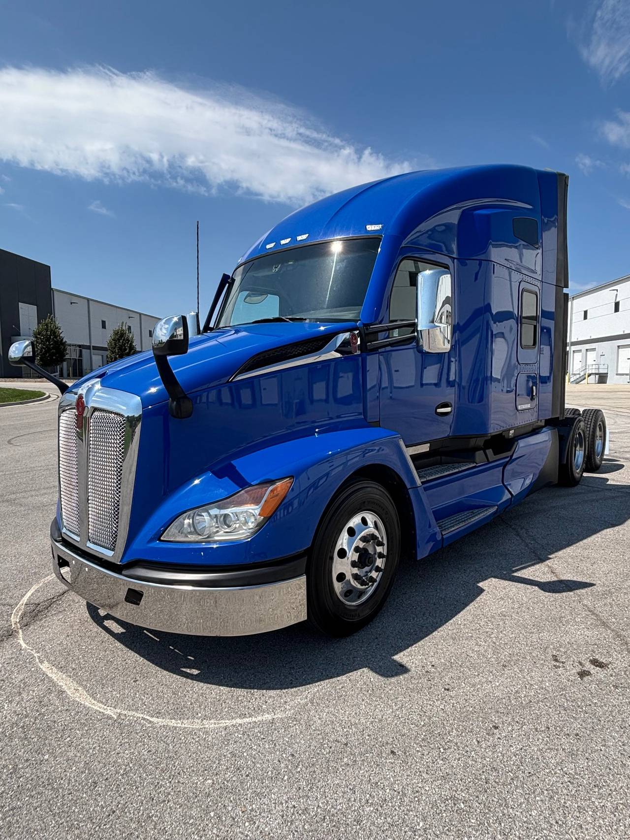 2023 Kenworth T680 76" Raised Roof Sleeper, exterior photo 1