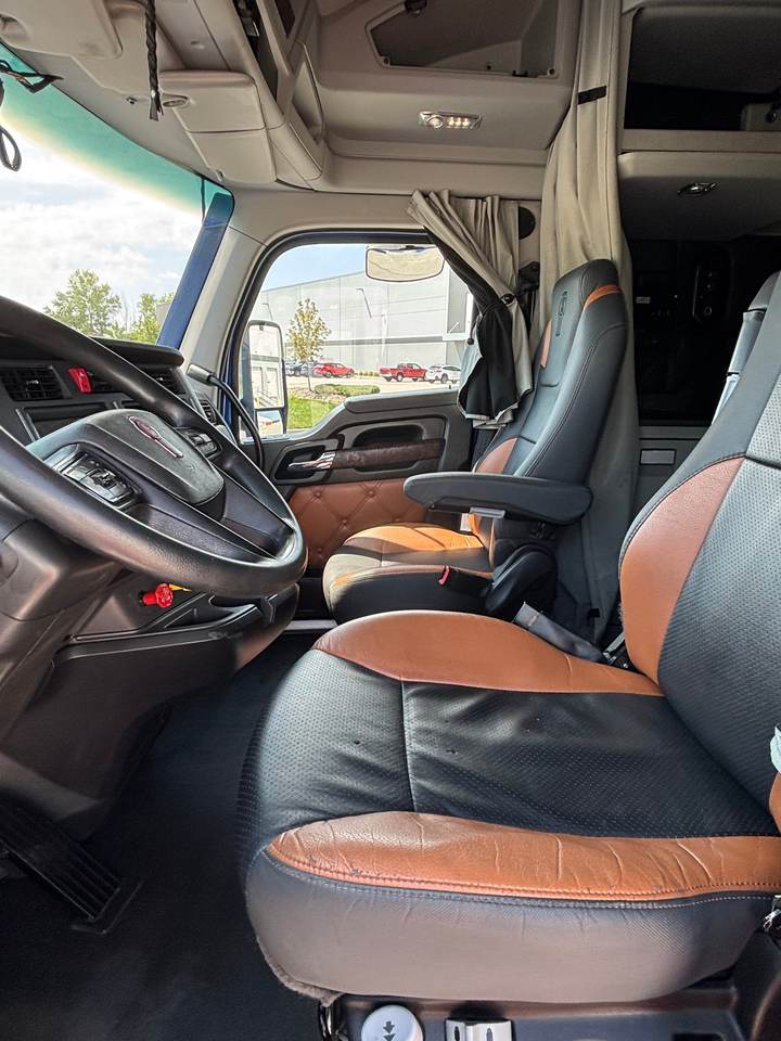 2023 Kenworth T680 76" Raised Roof Sleeper, interior photo 5