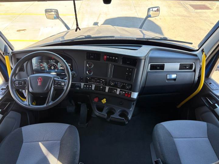 2023 Kenworth T680 76" Raised Roof Sleeper, interior photo 4