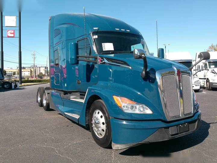 2023 Kenworth T680 76" Raised Roof Sleeper, exterior photo 1