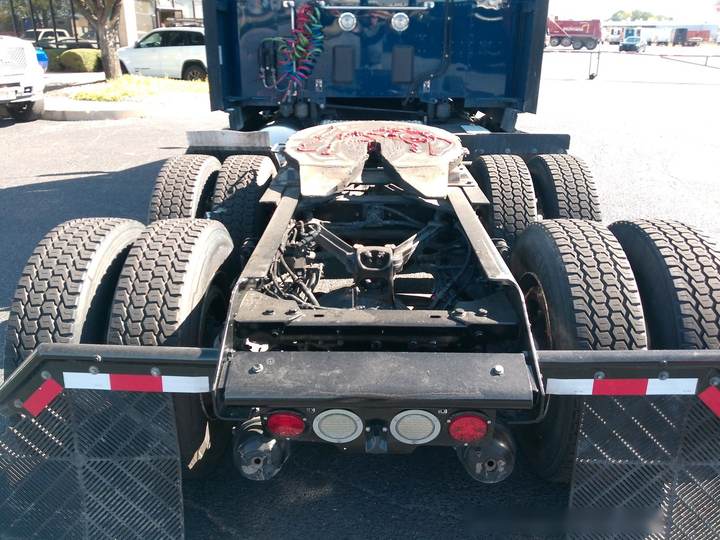 2023 Kenworth T680 76" Raised Roof Sleeper, exterior photo 3