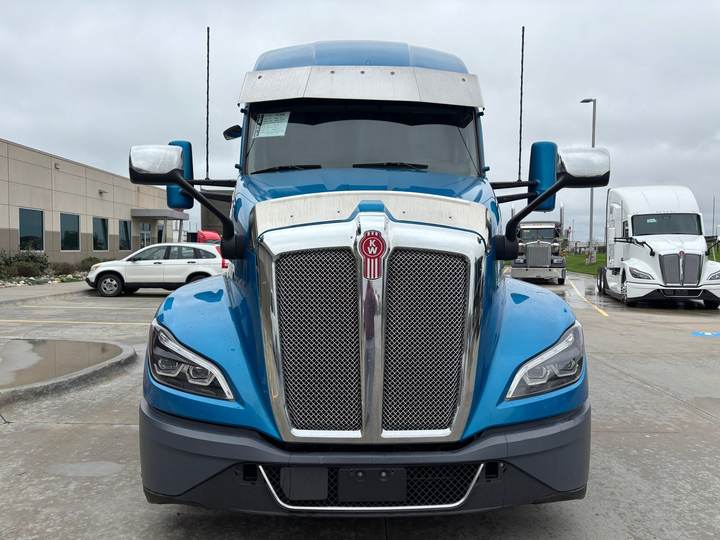 2023 Kenworth T680 76" Raised Roof Sleeper, exterior photo 2