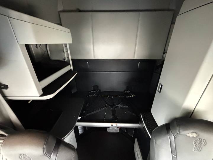 2023 Kenworth T680 76" Raised Roof Sleeper, interior photo 4