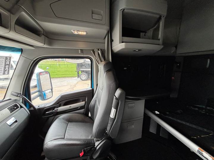 2023 Kenworth T680 76" Raised Roof Sleeper, interior photo 5