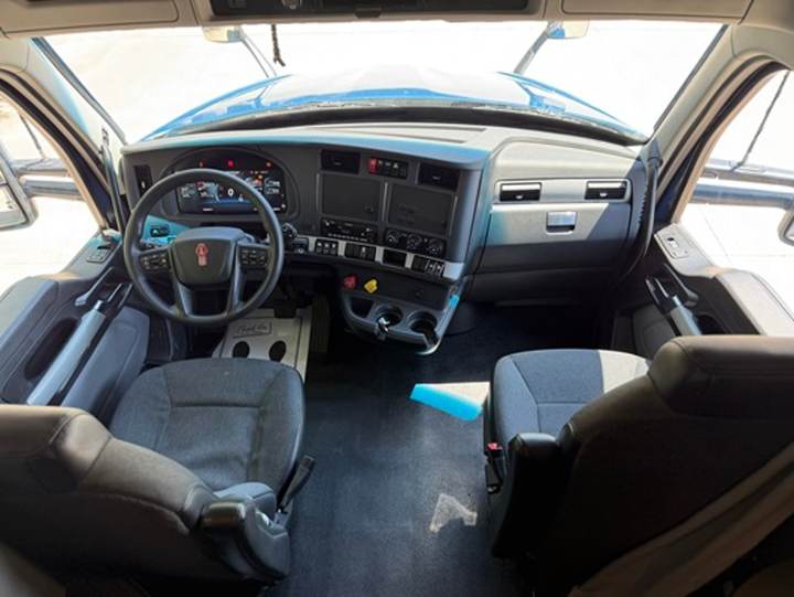 2023 Kenworth T680 76" Raised Roof Sleeper, interior photo 4