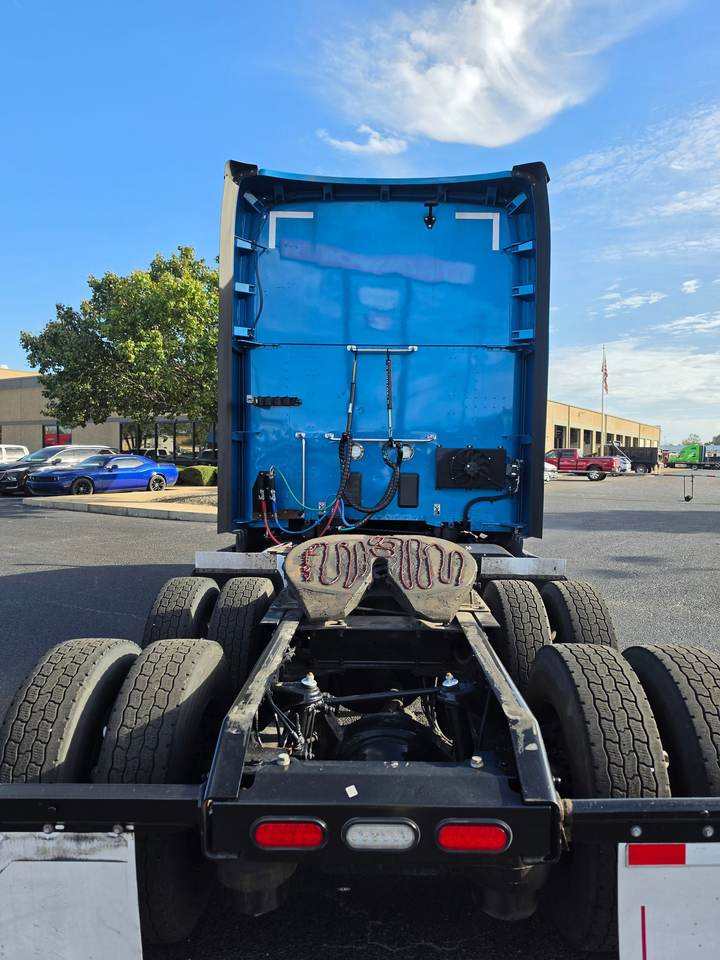 2023 Kenworth T680 76" Raised Roof Sleeper, exterior photo 3