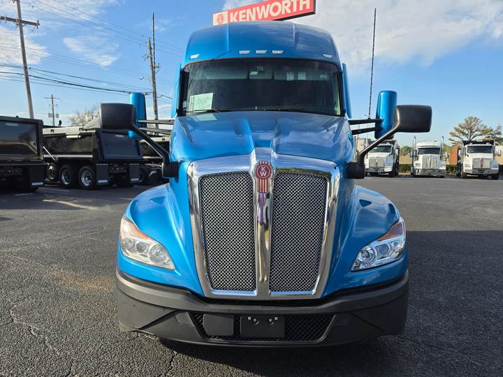 2023 Kenworth T680 76" Raised Roof Sleeper, exterior photo 4