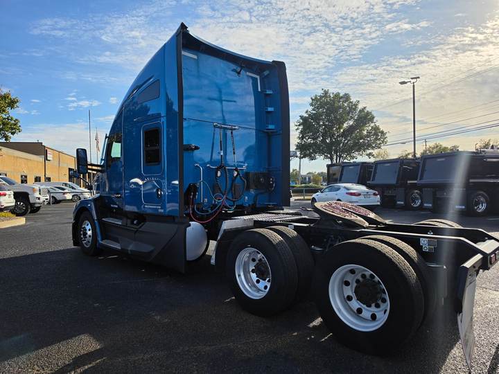 2023 Kenworth T680 76" Raised Roof Sleeper, exterior photo 5