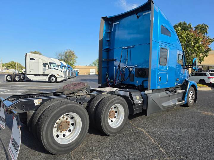 2023 Kenworth T680 76" Raised Roof Sleeper, exterior photo 6