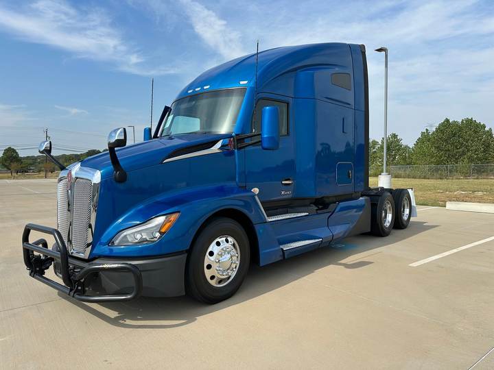 2023 Kenworth T680 76" Raised Roof Sleeper, exterior photo 6