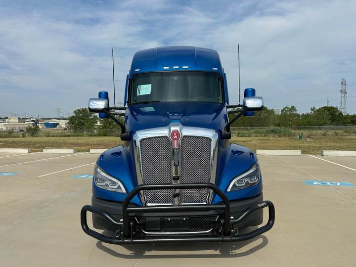 2023 Kenworth T680 76" Raised Roof Sleeper, exterior photo 7
