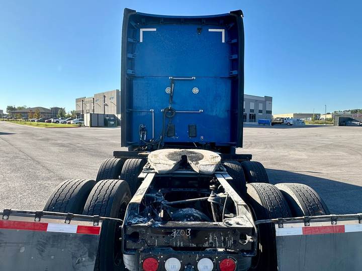 2023 Kenworth T680 76" Raised Roof Sleeper, exterior photo 4