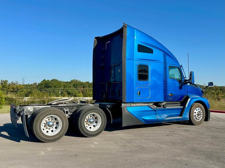 2023 Kenworth T680 76" Raised Roof Sleeper, exterior photo 6