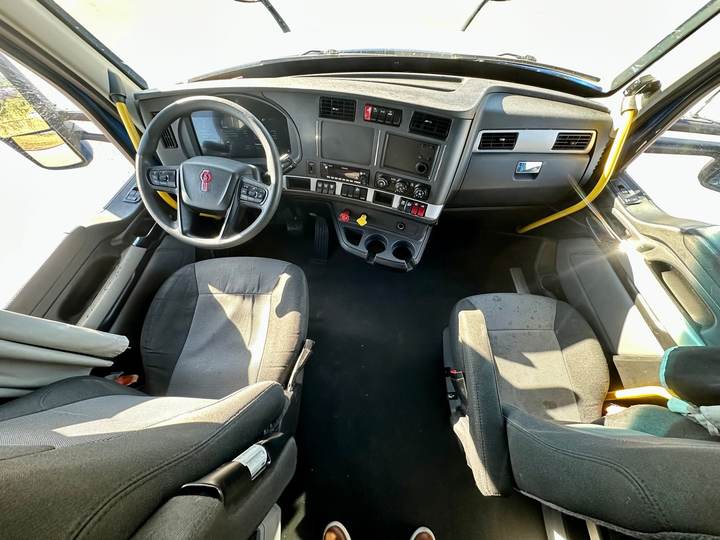 2023 Kenworth T680 76" Raised Roof Sleeper, interior photo 7