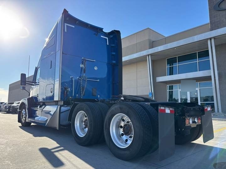 2023 Kenworth T680 76" Raised Roof Sleeper, exterior photo 3