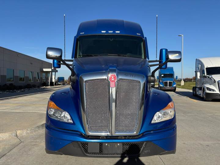 2023 Kenworth T680 76" Raised Roof Sleeper, exterior photo 4