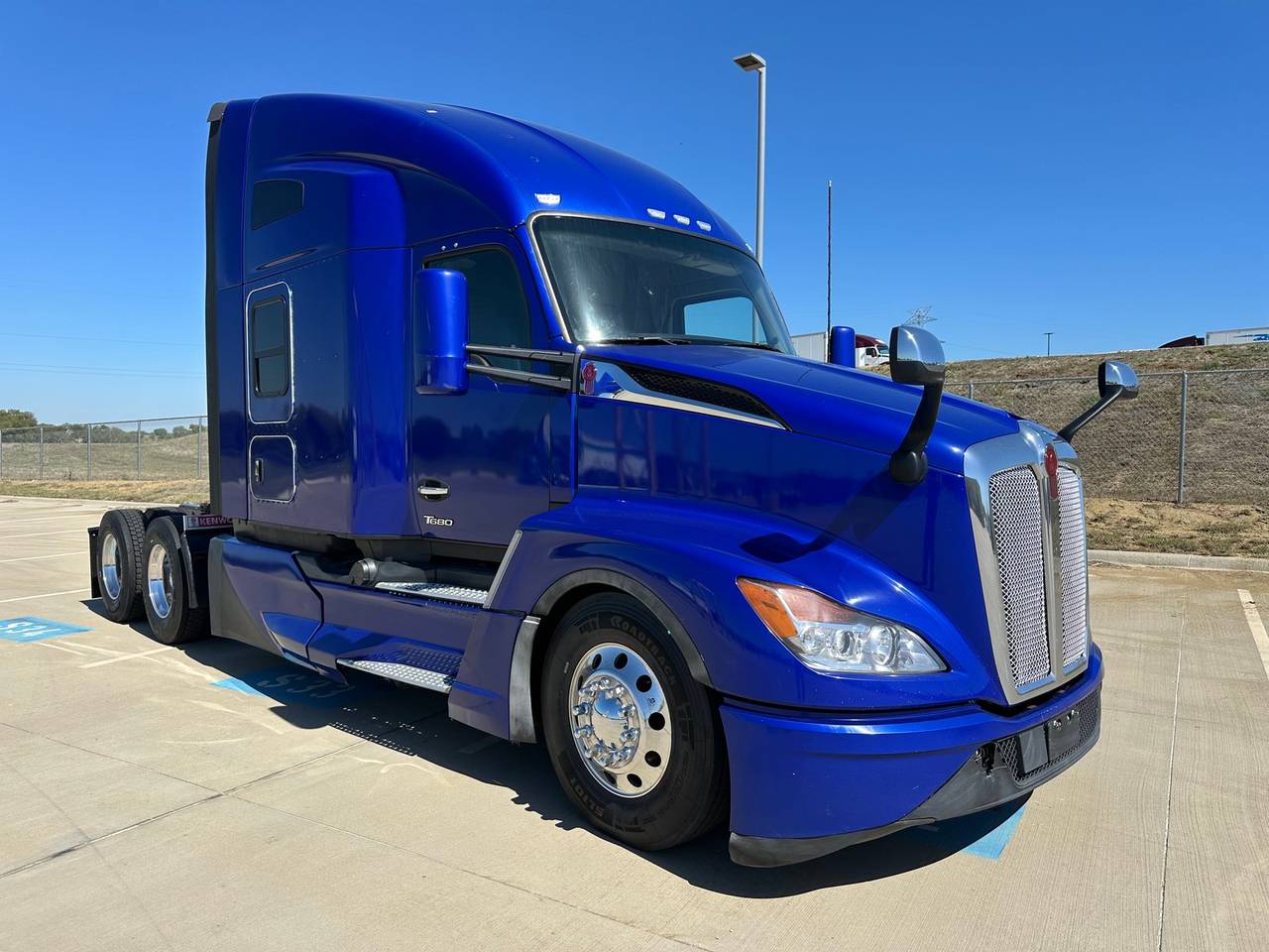 2023 Kenworth T680 76" Raised Roof Sleeper, exterior photo 1