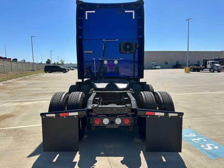 2023 Kenworth T680 76" Raised Roof Sleeper, exterior photo 4