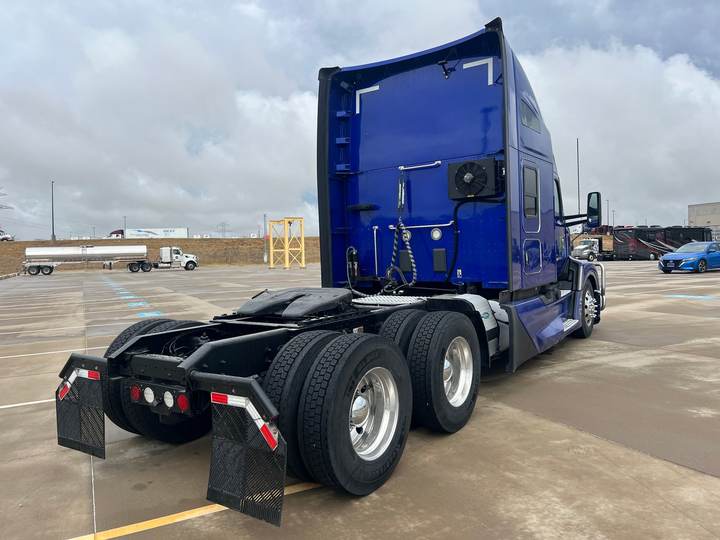 2023 Kenworth T680 76" Raised Roof Sleeper, exterior photo 3