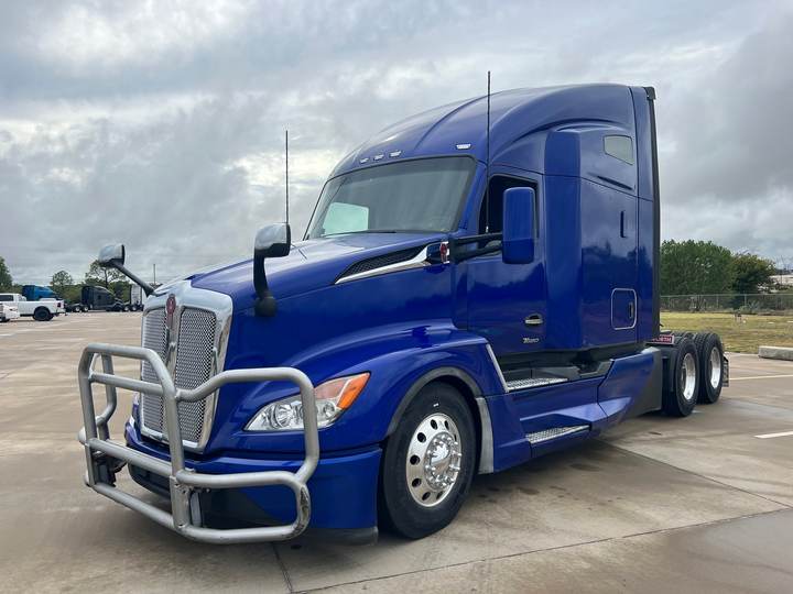 2023 Kenworth T680 76" Raised Roof Sleeper, exterior photo 6