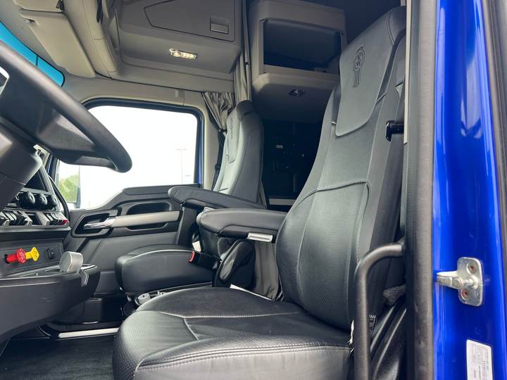 2023 Kenworth T680 76" Raised Roof Sleeper, interior photo 7