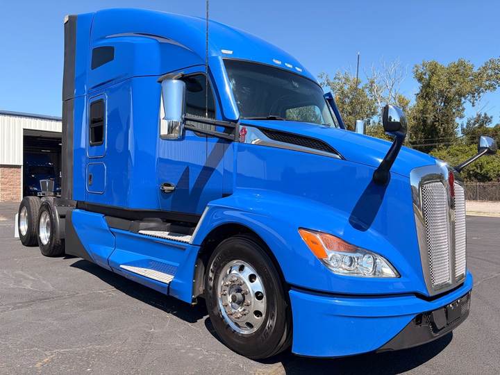 2023 Kenworth T680 76" Raised Roof Sleeper, exterior photo 1