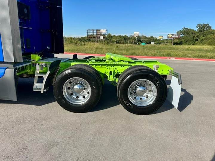 2023 Kenworth T680 76" Raised Roof Sleeper, exterior photo 3