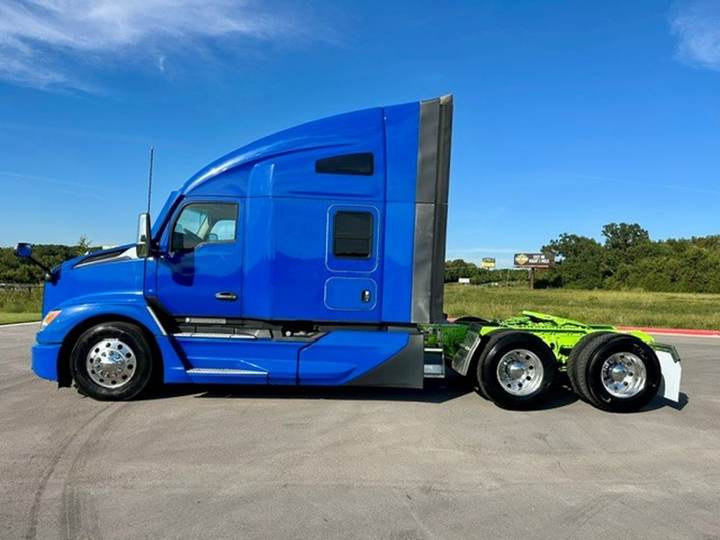 2023 Kenworth T680 76" Raised Roof Sleeper, exterior photo 5