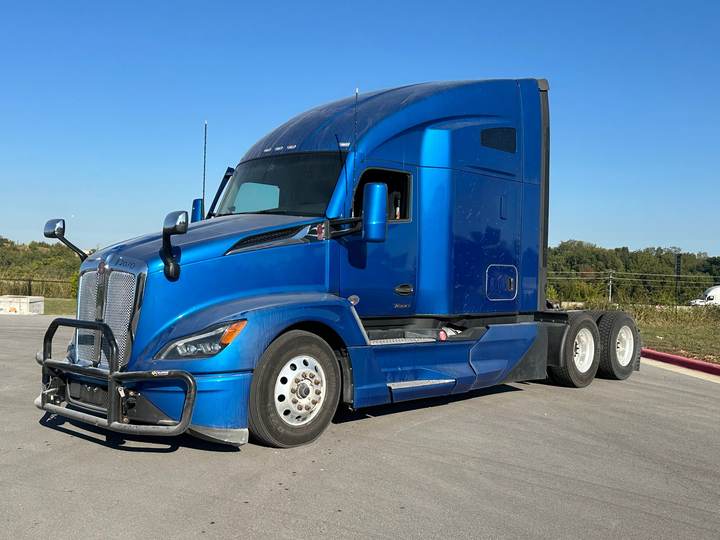 2023 Kenworth T680 76" Raised Roof Sleeper, exterior photo 1