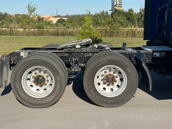 2023 Kenworth T680 76" Raised Roof Sleeper, exterior photo 2