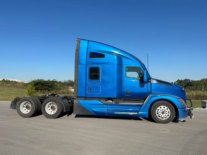 2023 Kenworth T680 76" Raised Roof Sleeper, exterior photo 5