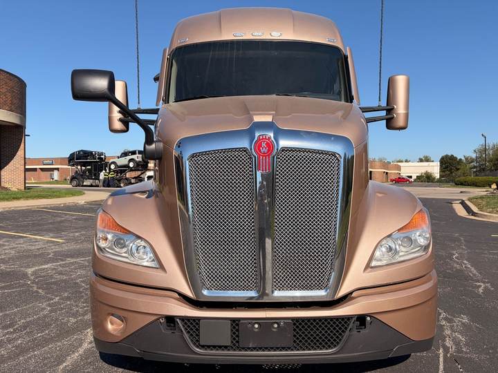 2023 Kenworth T680 76" Raised Roof Sleeper, exterior photo 2