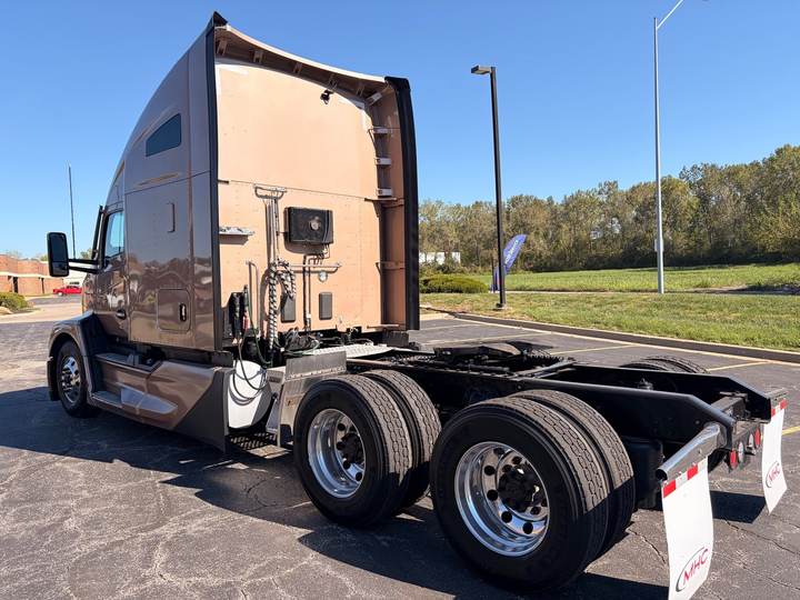 2023 Kenworth T680 76" Raised Roof Sleeper, exterior photo 5