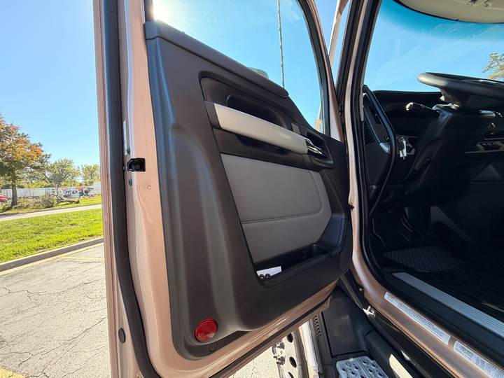 2023 Kenworth T680 76" Raised Roof Sleeper, interior photo 7