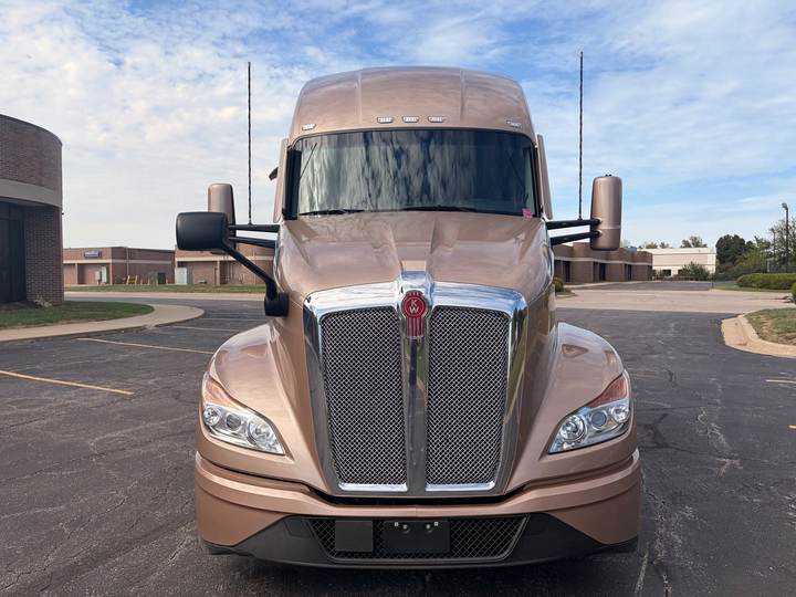 2023 Kenworth T680 76" Raised Roof Sleeper, exterior photo 2
