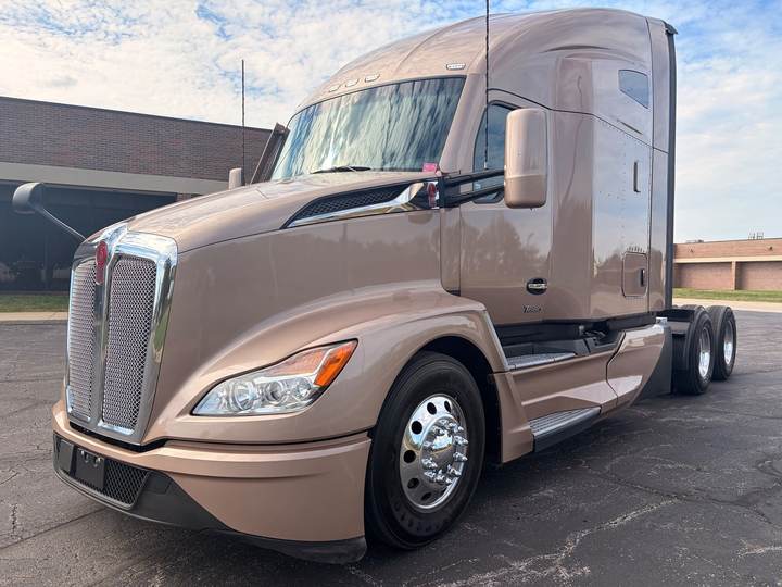 2023 Kenworth T680 76" Raised Roof Sleeper, exterior photo 6