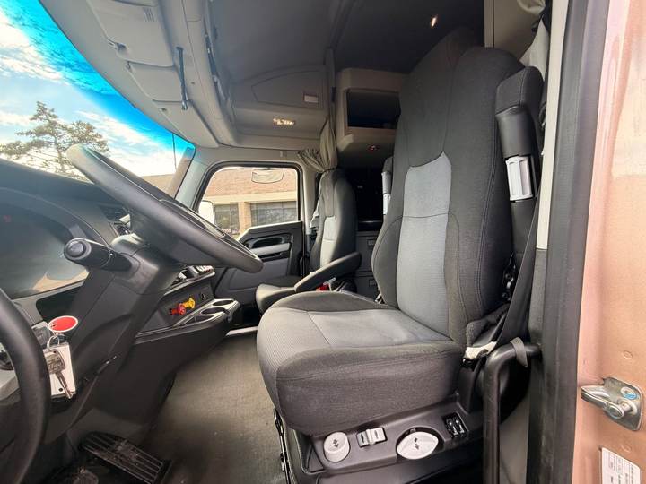 2023 Kenworth T680 76" Raised Roof Sleeper, interior photo 7