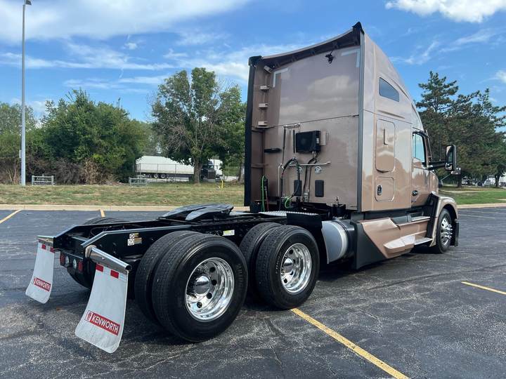 2023 Kenworth T680 76" Raised Roof Sleeper, exterior photo 3
