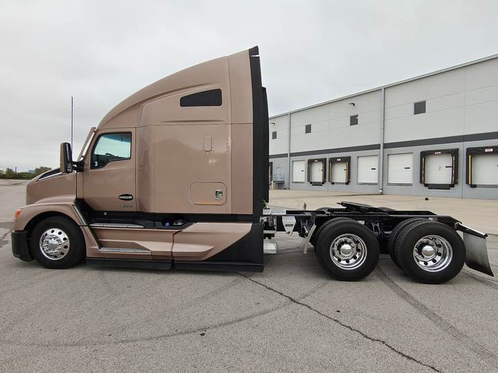 2023 Kenworth T680 76" Raised Roof Sleeper, exterior photo 7