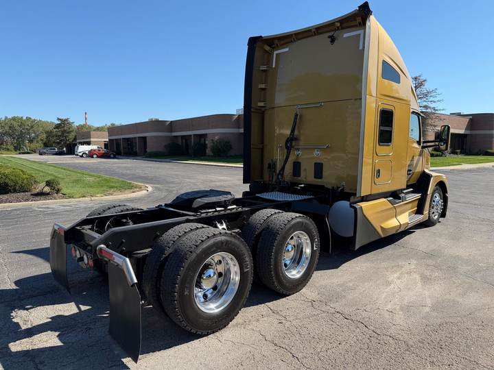 2023 Kenworth T680 76" Raised Roof Sleeper, exterior photo 6