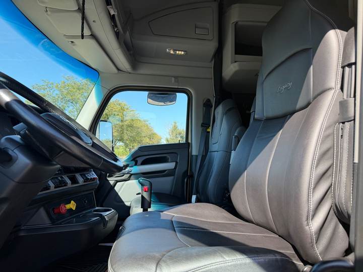2023 Kenworth T680 76" Raised Roof Sleeper, interior photo 7